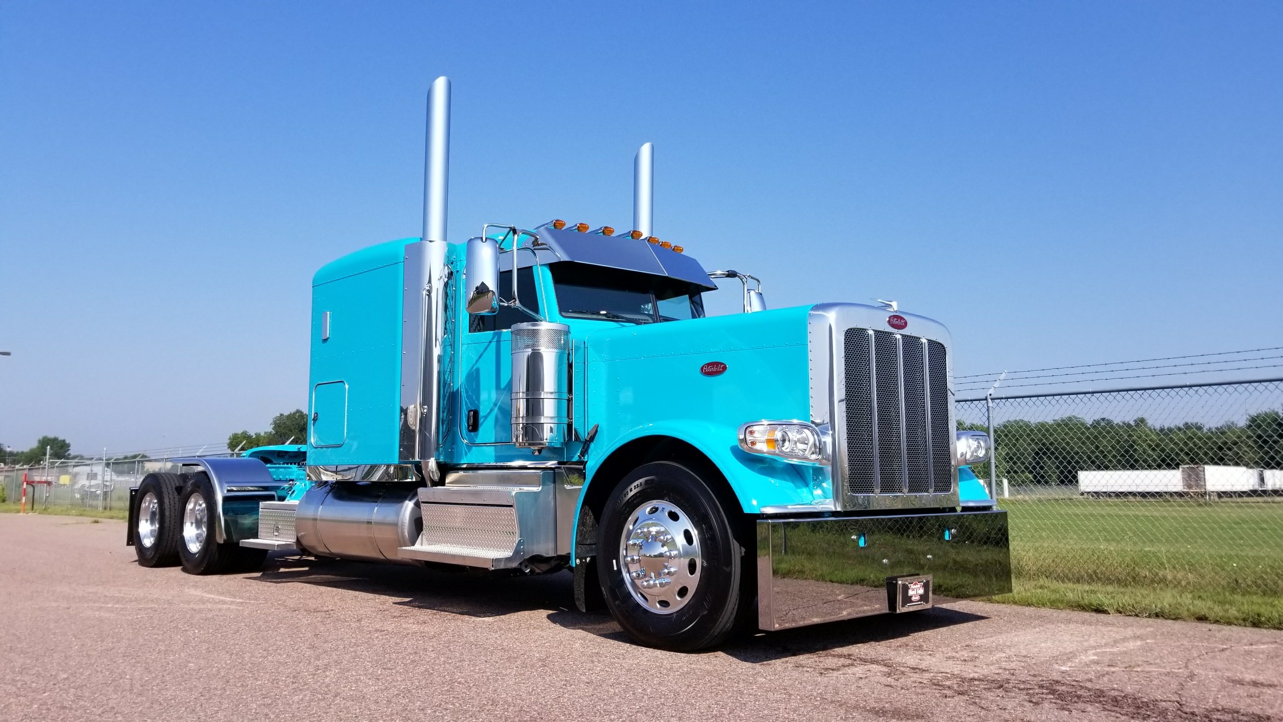 Sharp turquoise 389 flat top! - Peterbilt of Sioux Falls