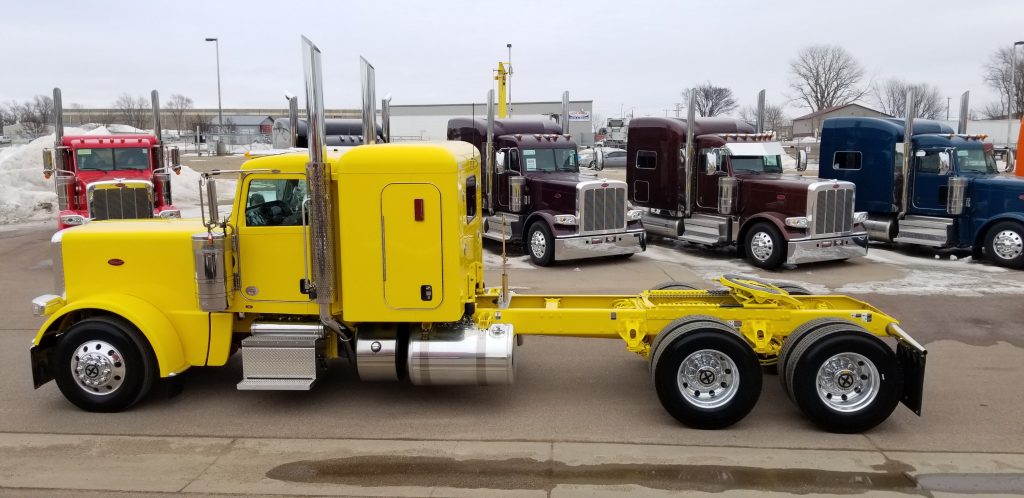 AWESOME YELLOW 2021 389 JUST IN! - Peterbilt of Sioux Falls
