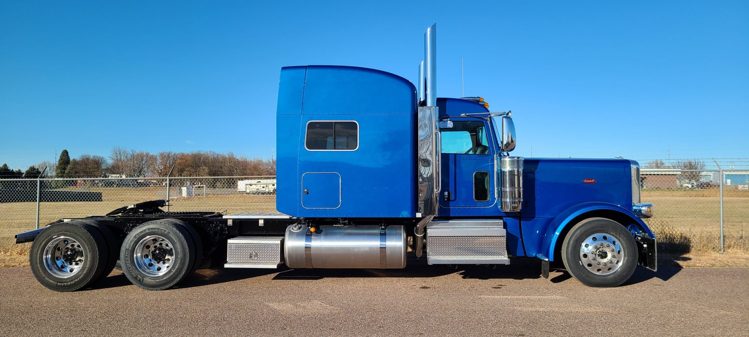 SOVEREIGN BLUE NEW STAND UP JUST IN TODAY! - Peterbilt of Sioux Falls