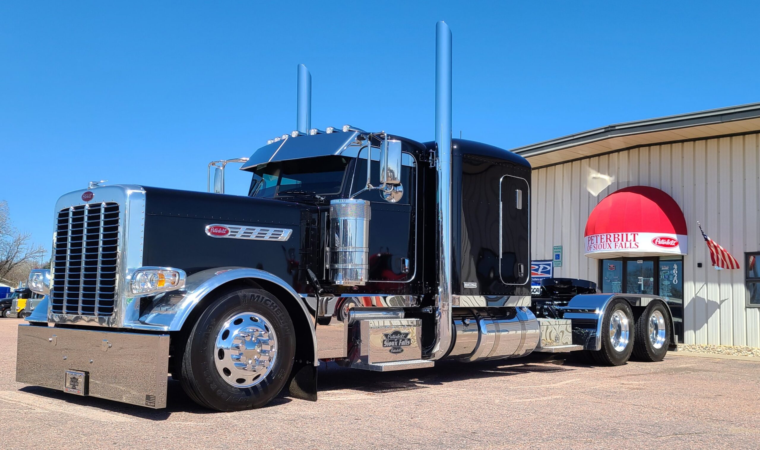GOT THE PRIDE & CLASS ALL SHINED UP AGAIN! - Peterbilt of