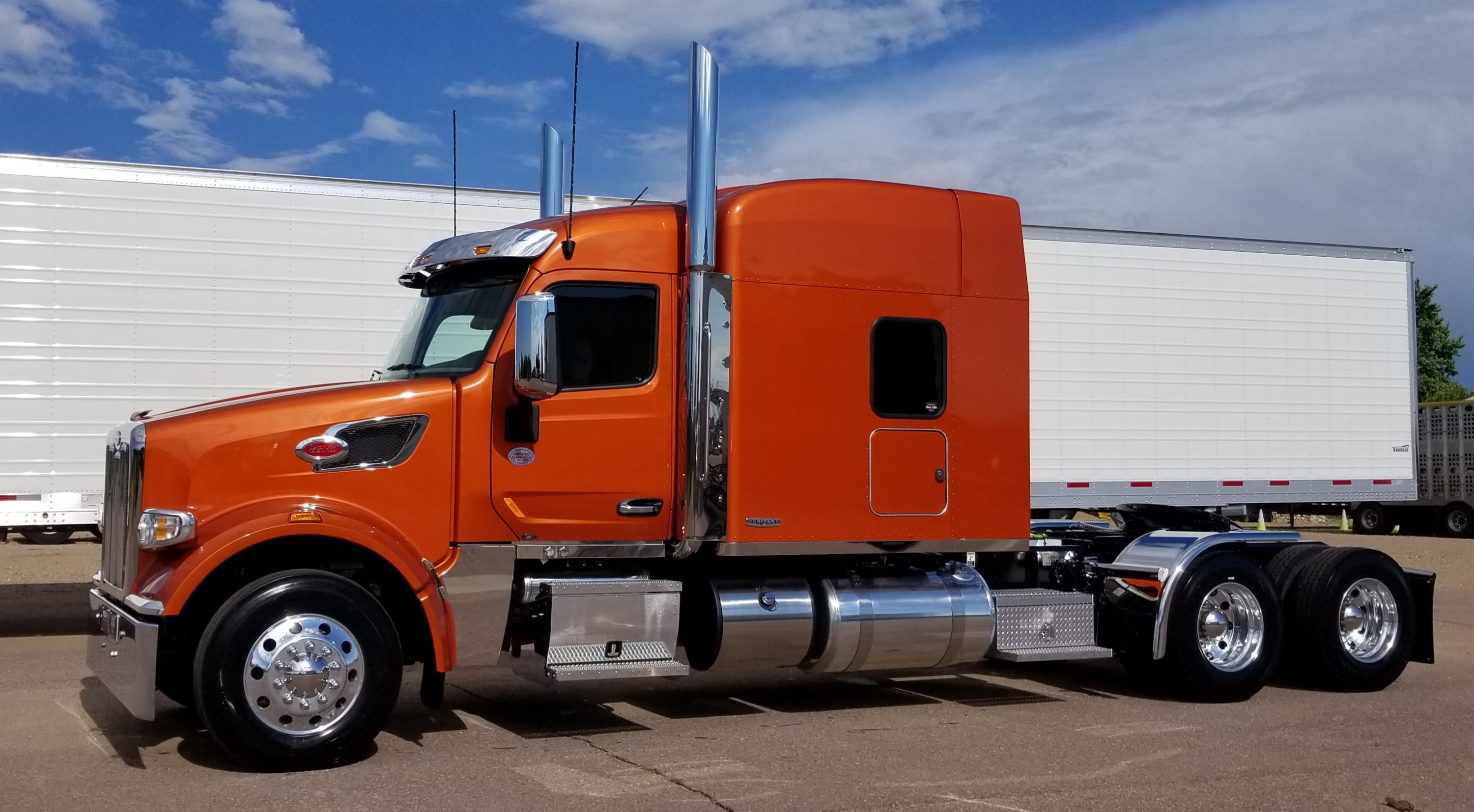 567 HERITAGE EDITION! - Peterbilt of Sioux Falls