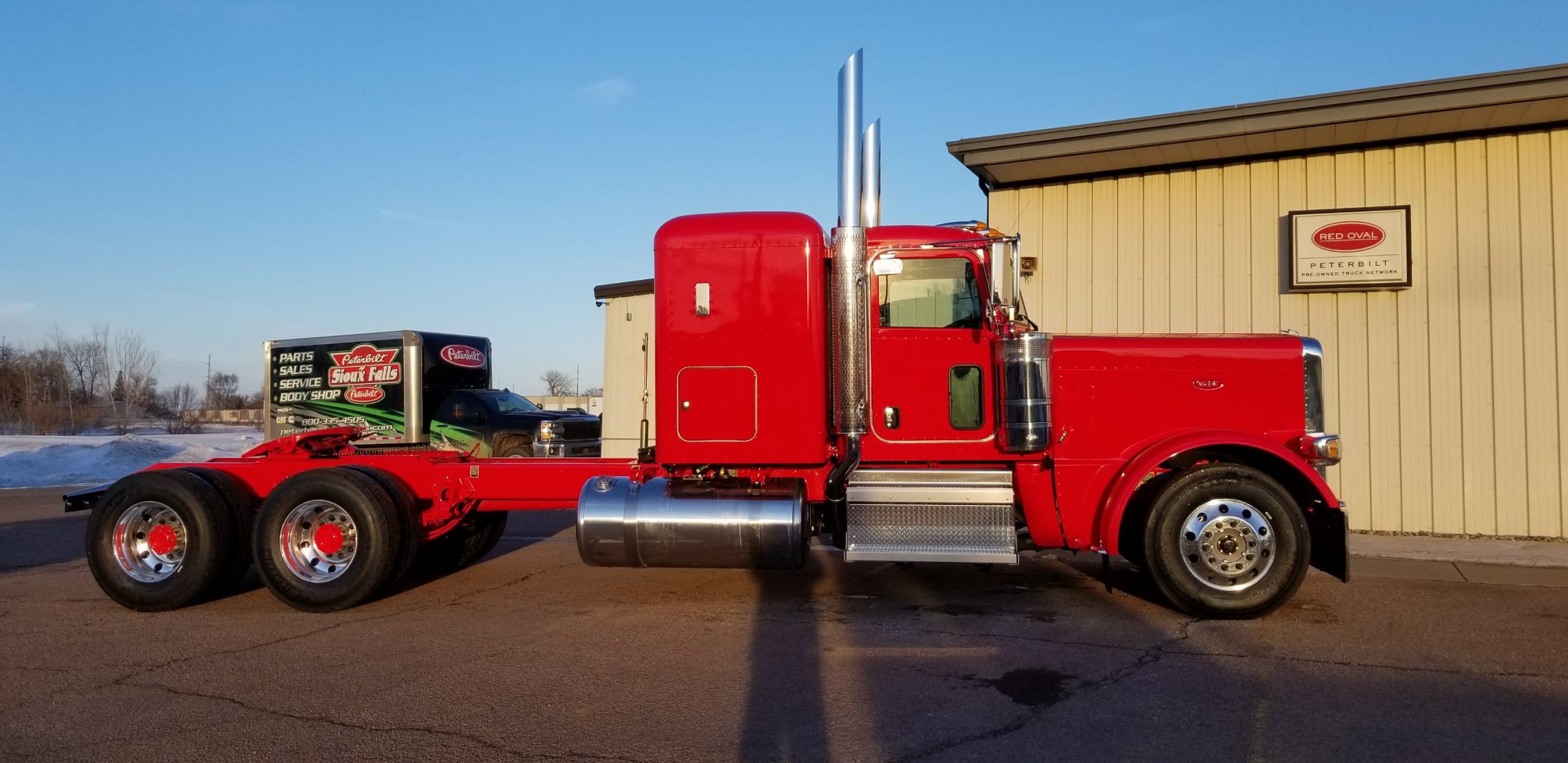 1/64 DCP BURGUNDY/TAN PETERBILT 389 70
