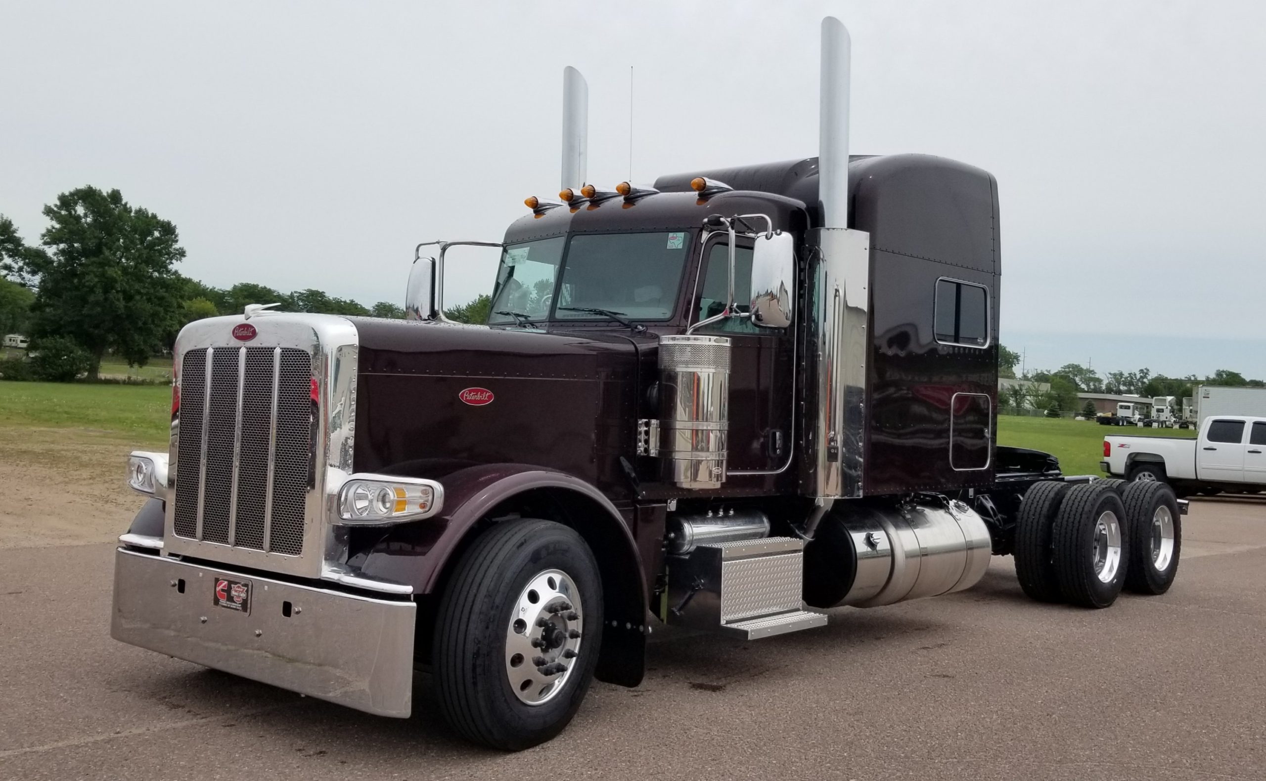 DOUBLE BUNK NEW 389 JUST IN! Peterbilt of Sioux Falls