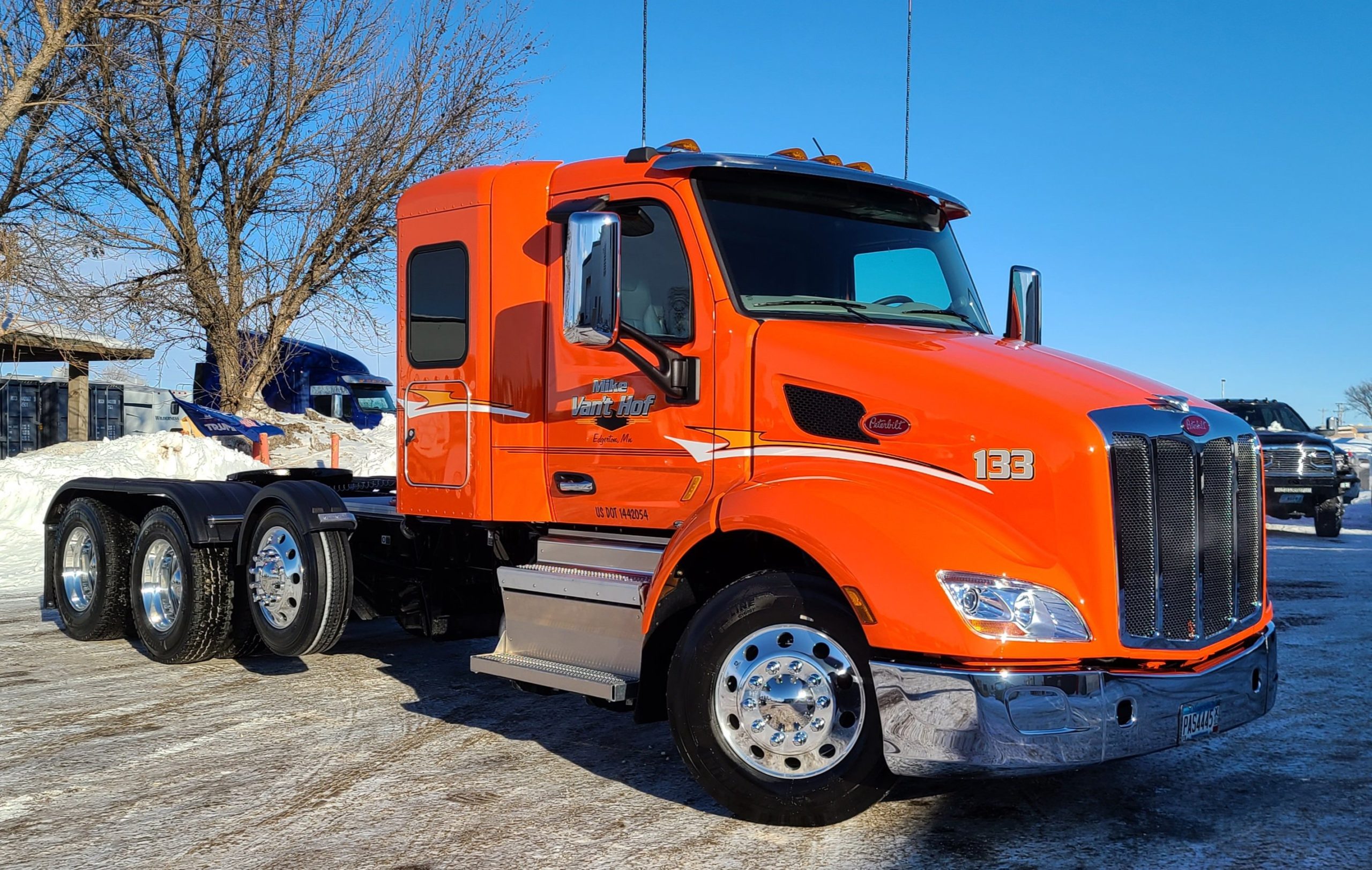 PACCAR POWERED NEW 579 READY TO GO! - Peterbilt of Sioux Falls