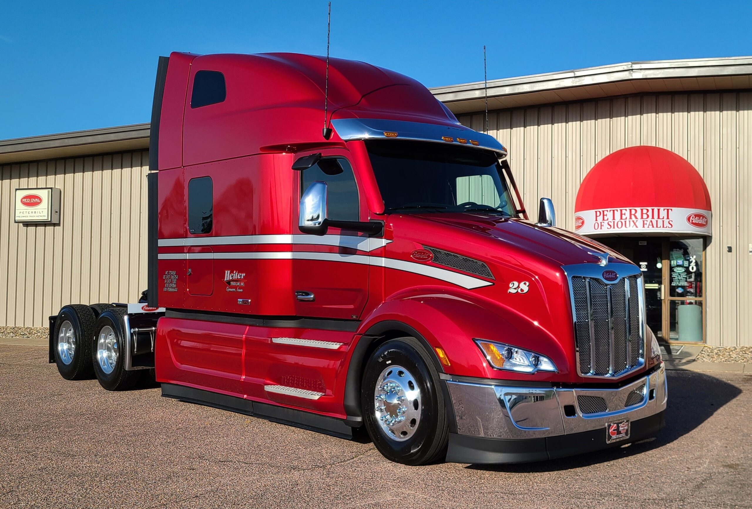 NEW 579 ULTRALOFT DOUBLE BUNK READY TO GO! - Peterbilt of Sioux Falls